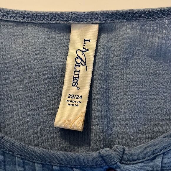 La Blues dip dyed gauze blouse. Mid-length sleeves w/ attached undergarment. - Picture 10 of 13